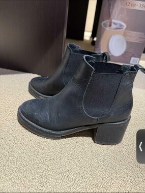 Women’s Black Chelsea Ankle Leather Boots - Classic Block Heel